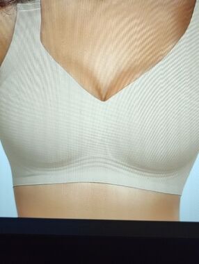 PoseFree Seamless V-Neck Wireless Seamless Bra Push Up in Nude